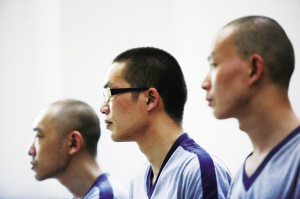 女大學生為逃傳銷窩墜樓受傷昏迷10月至今未醒