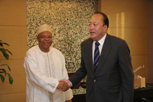 /tiens/group/zh/images/news/2010/2010Octo/20101020waibin-2.jpg