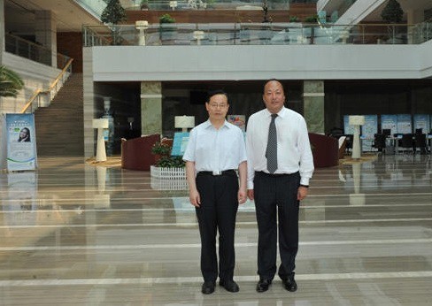 李金元董事長與致公黨中央常務(wù)副主席蔣作君先生合影 李金元董事長與致公黨中央常務(wù)副主席蔣作君先生合影