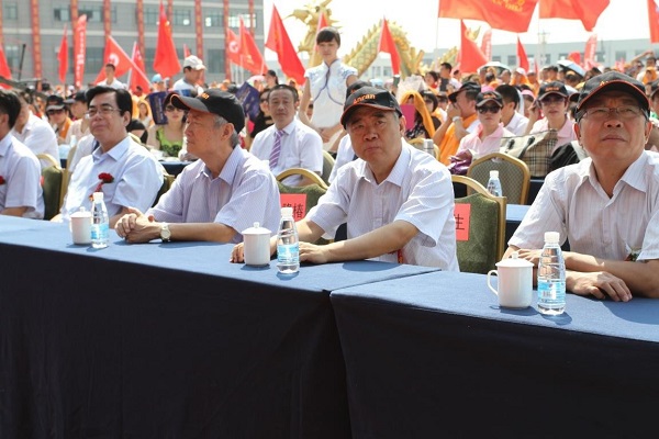 領導前排就坐 領導前排就坐